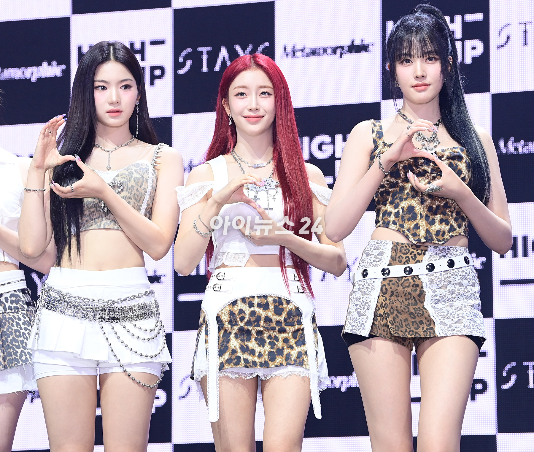 그룹 스테이씨 아이사-수민-윤이 1일 오후 서울 광진구 광장동 예스24라이브홀에서 열린 스테이씨(STAYC) 정규 1집 '메타모르픽(Metamorphic)' 쇼케이스 참석하고 있다. [사진=정소희 기자]