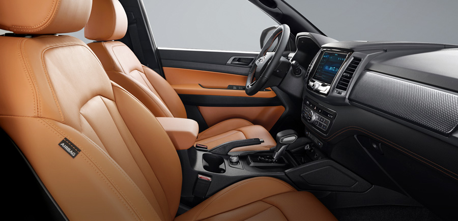 렉스턴 스포츠 칸 브라운 인테리어