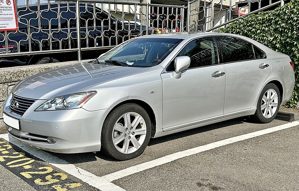 렉서스 ES330 조향 시 노킹 소음 점검 중인 스티어링 중간샤프트