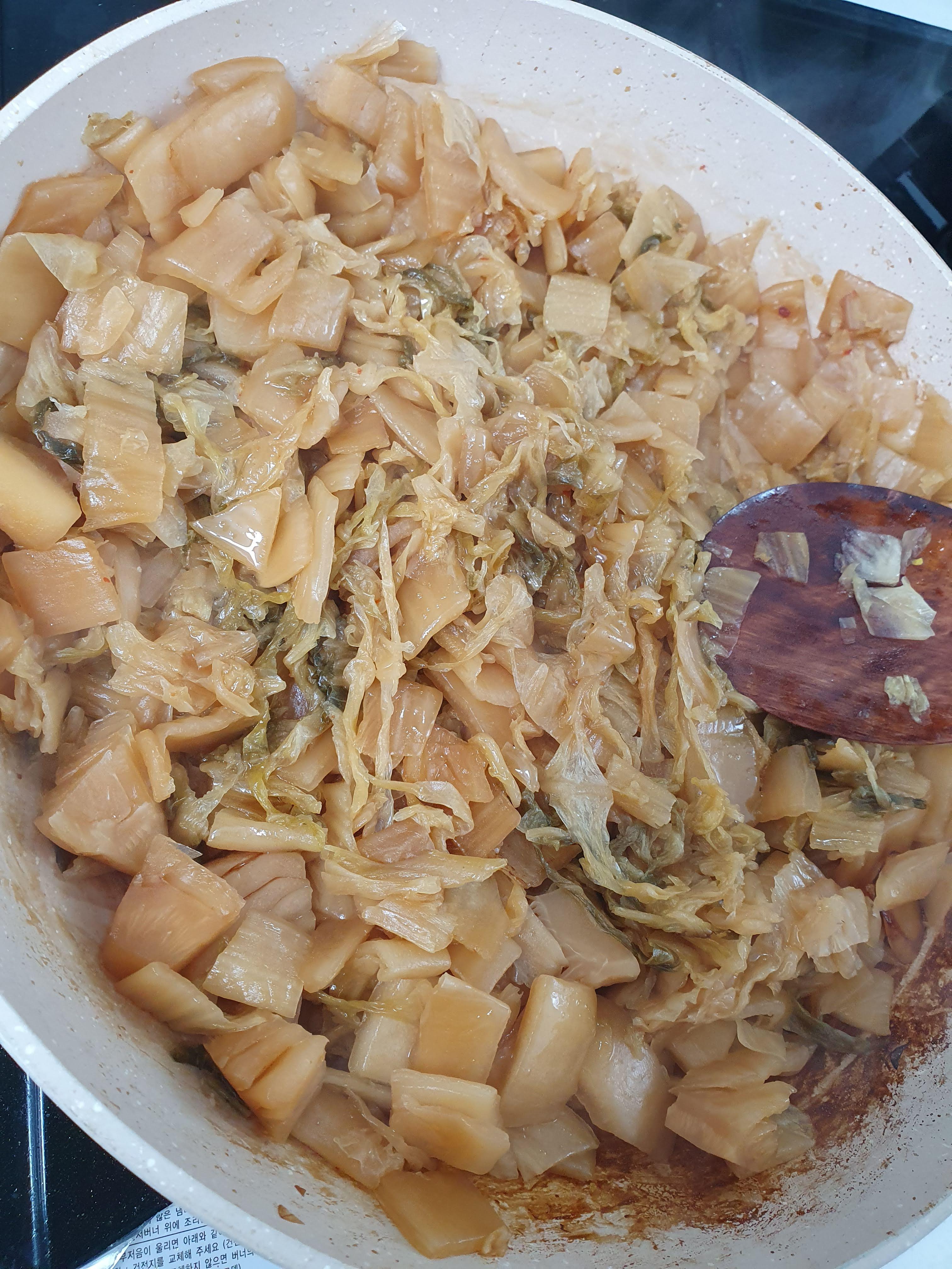 묵은지 맛있게 볶는 방법