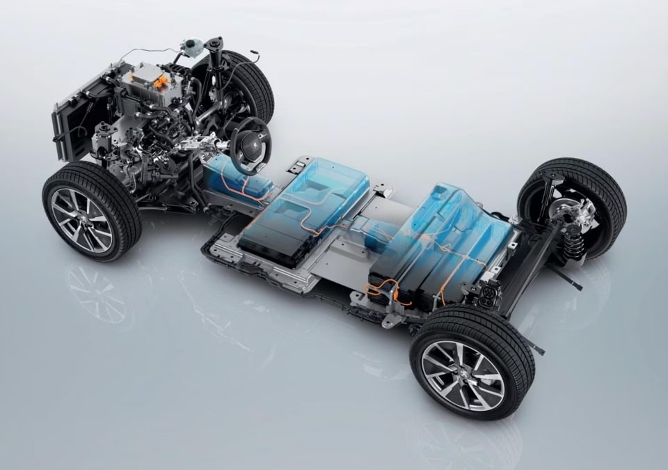 e-208은 승객석과 센터 터널에 배터리가 나눠 실립니다.