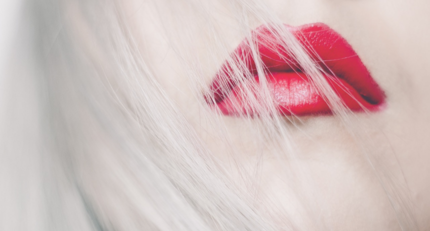 성인잡지 표지모델사진