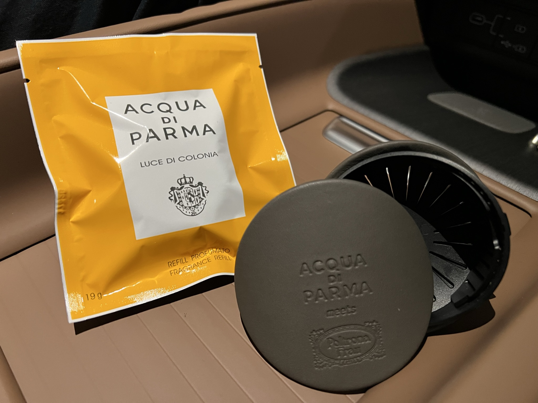 아쿠아디파르마-차량용방향제-리필-루체디콜로니아