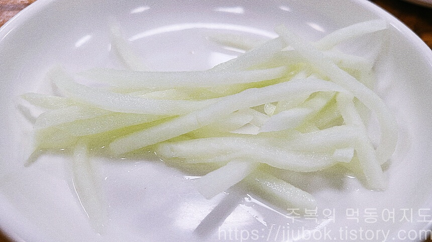 이정혁-계양-동태탕-동태찜-밑반찬-무생채