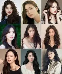 컬과 파마로 젊어 보이는 헤어스타일