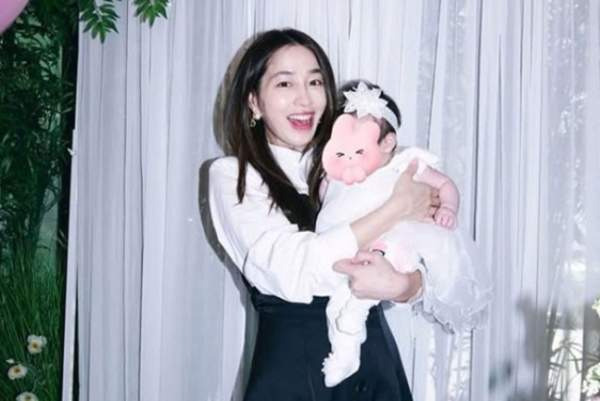 이민정 딸 백설공주 드레스 입고 등산 화제｜이병헌 둘째 딸 서이 나이&middot;공주병&middot;44세 이민정 다이어트 비법