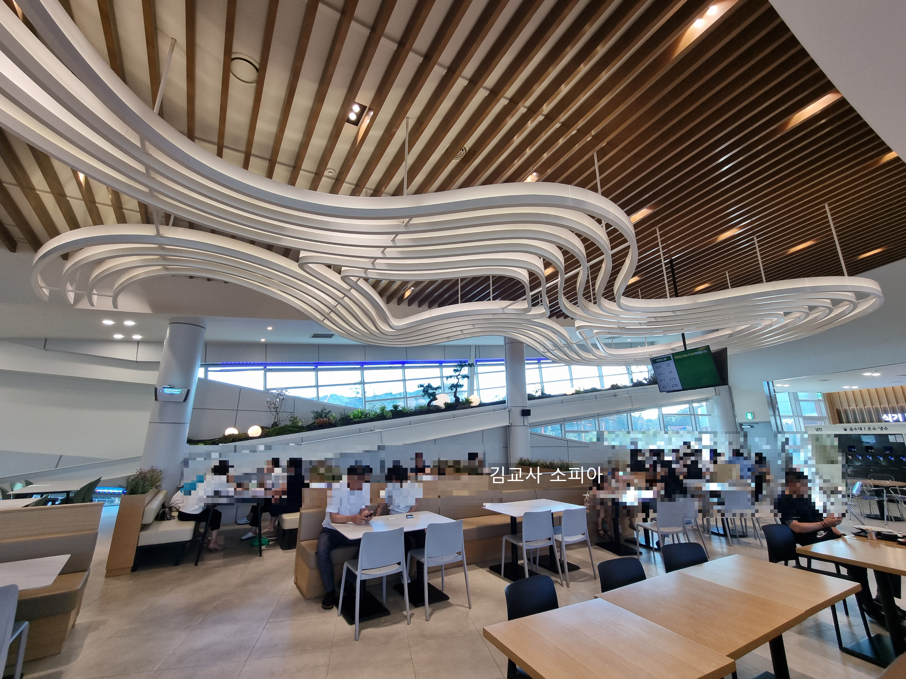 &ldquo;용인 처인휴게소 솔직 후기! 1층부터 3층까지 싹 다 털어봤어요🧳&rdquo;