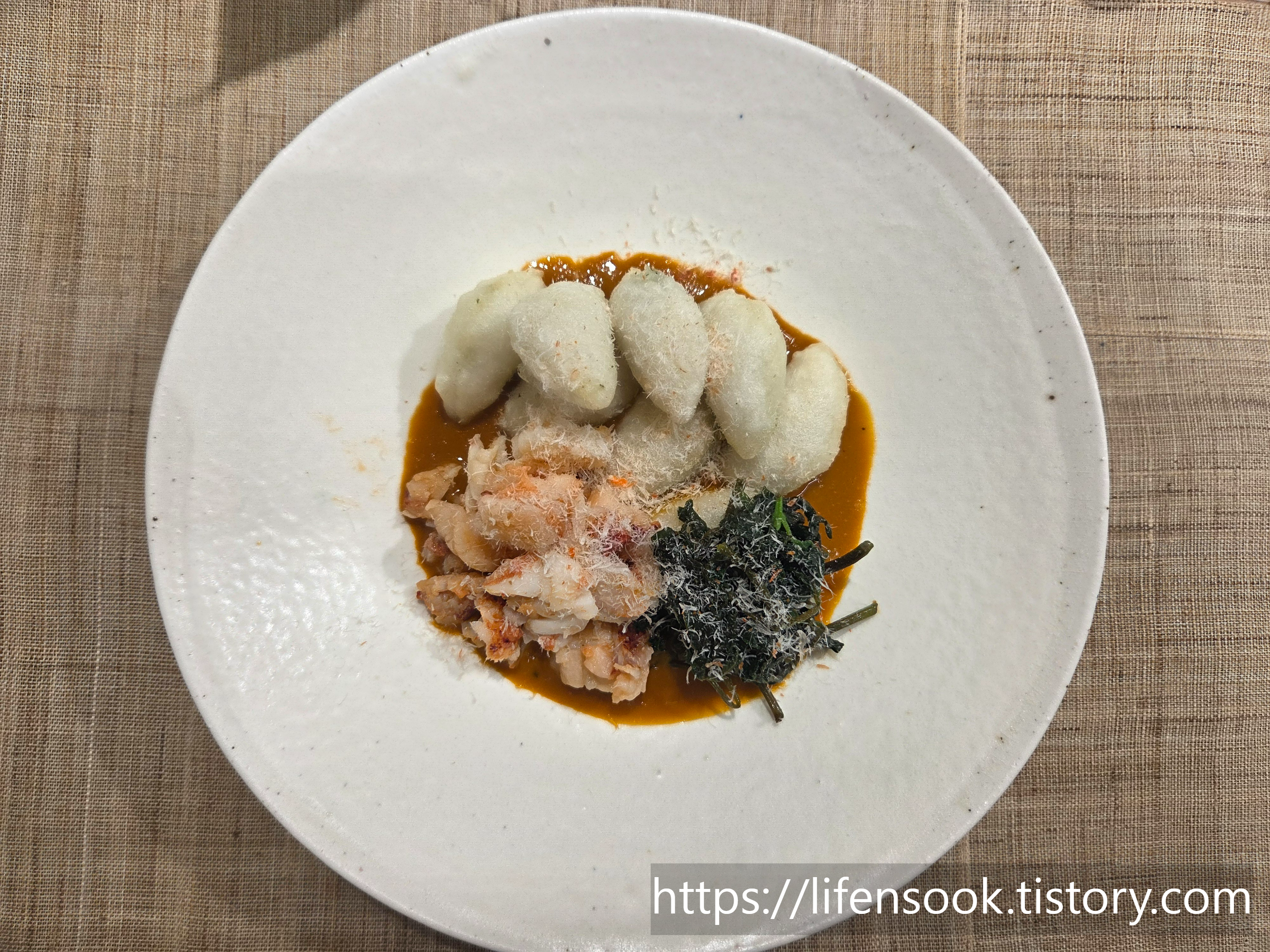 흰떡라비올리 고추장 랍스타 비스크 1