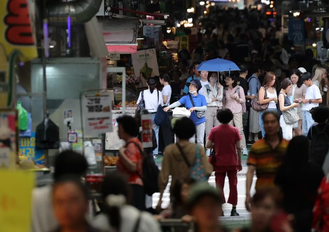 10조원 돈 풀리면서 소비심리 4년 만에 최고치 - 골목상권, 소상공인 들썩