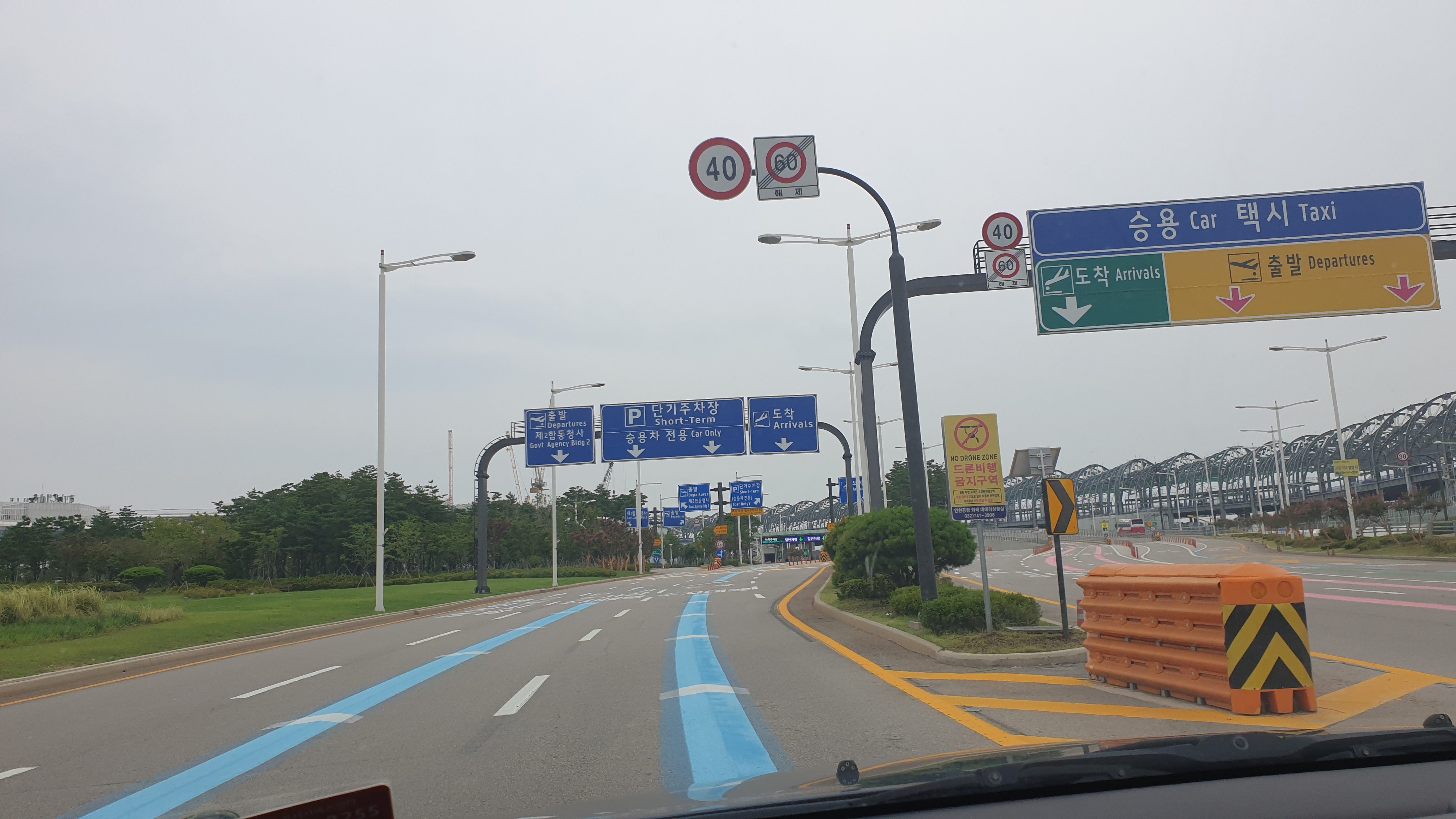 단기주차장 승용차 전용 표지판 확인