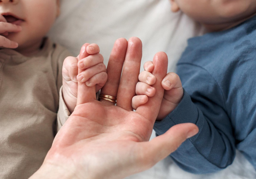아기 첫돌 선물로 준비하는 금 한돈 돌반지 클로즈업 사진