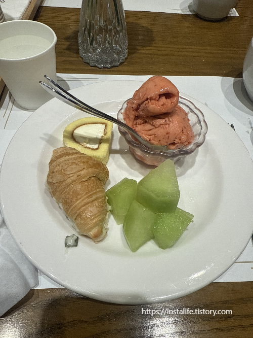 지타워컨벤션 스테이크 &amp; 후식