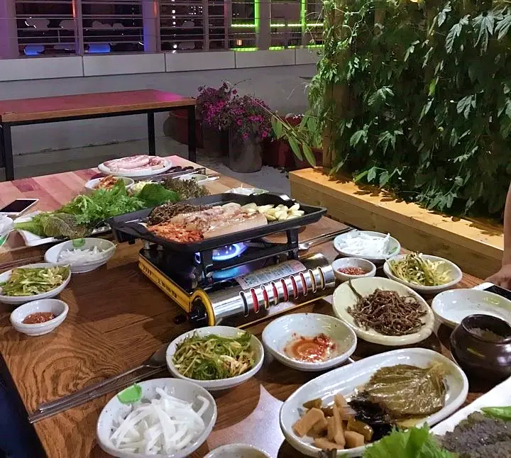투데이 맛있는 메뉴 밥이보약 건강밥상 연잎밥에 흑돼지 제육볶음 쌈밥 맛있는 식당 추천 부산 장전동 부산대역 맛집