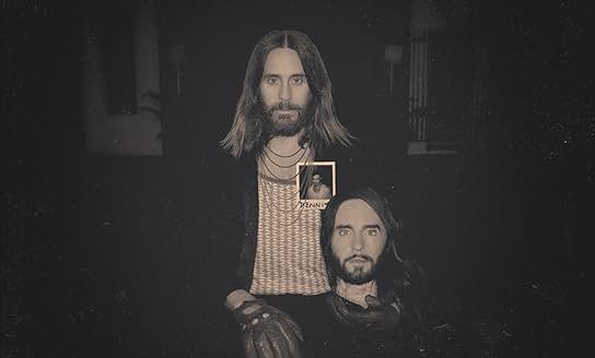 영화 It’s What’s Inside에서 인물 사진이 표시된 흑백 초상 이미지