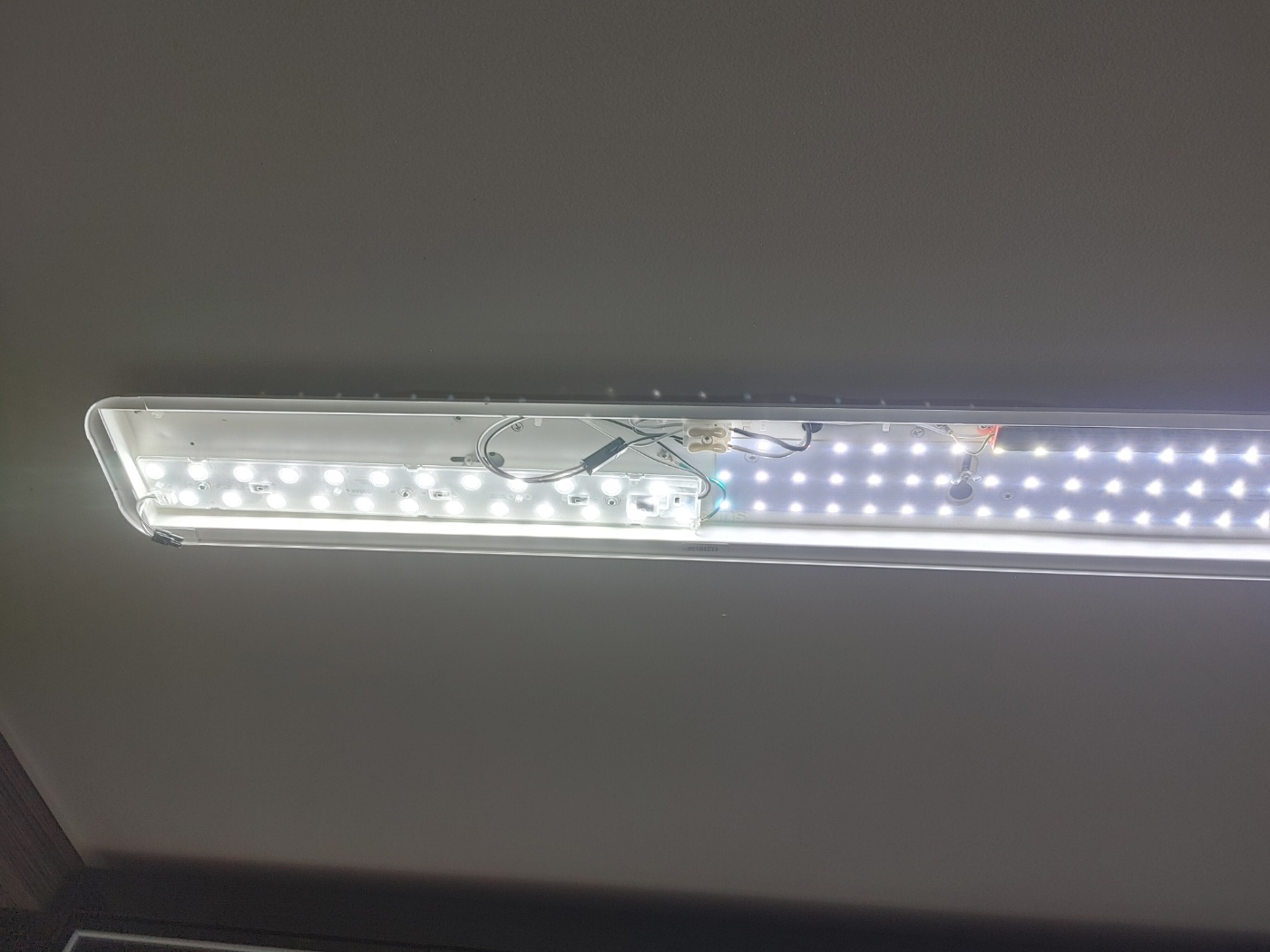 새로 연결하는 안정기 내장형 led 모듈램프 30와트 제품 연결을 해보니 아주 잘 켜짐