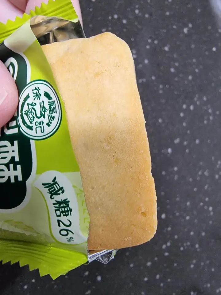 포슬포슬한 겉면