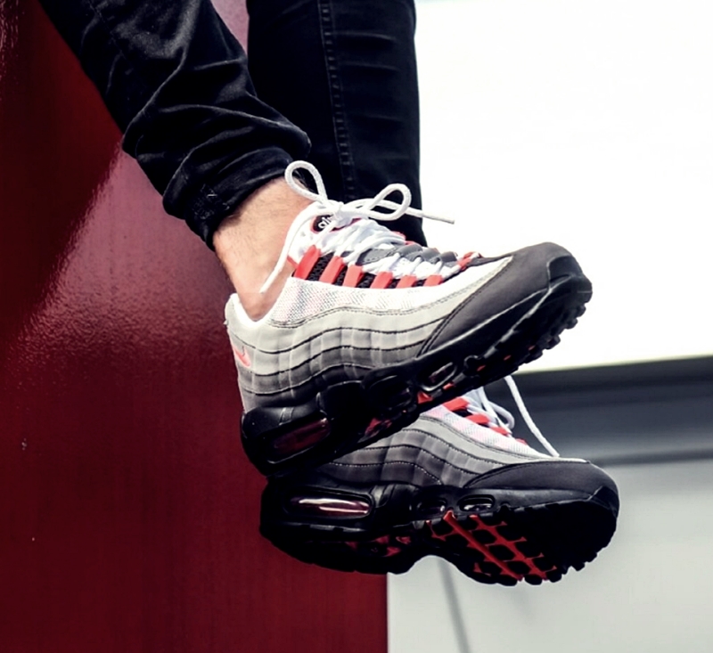 나이키 운동화 에어맥스95 네온 재발매 리셀가 추천 사이즈팁 빈지노 지디9