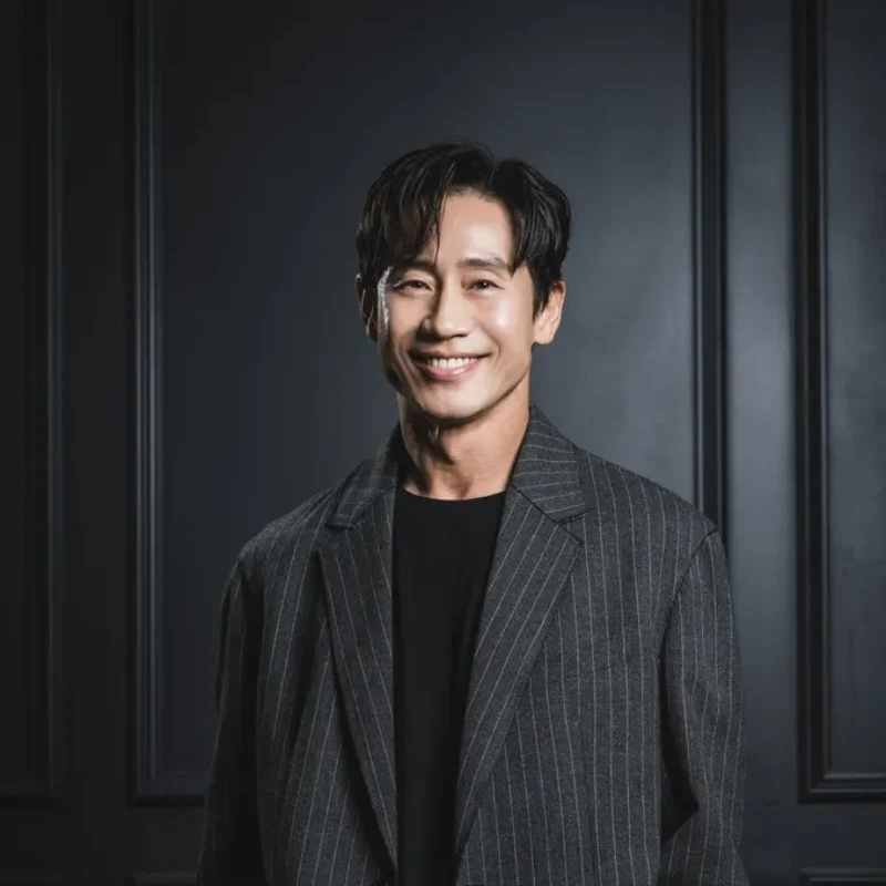 드라마 감사합니다에서 신차일 역을 맡은 신하균