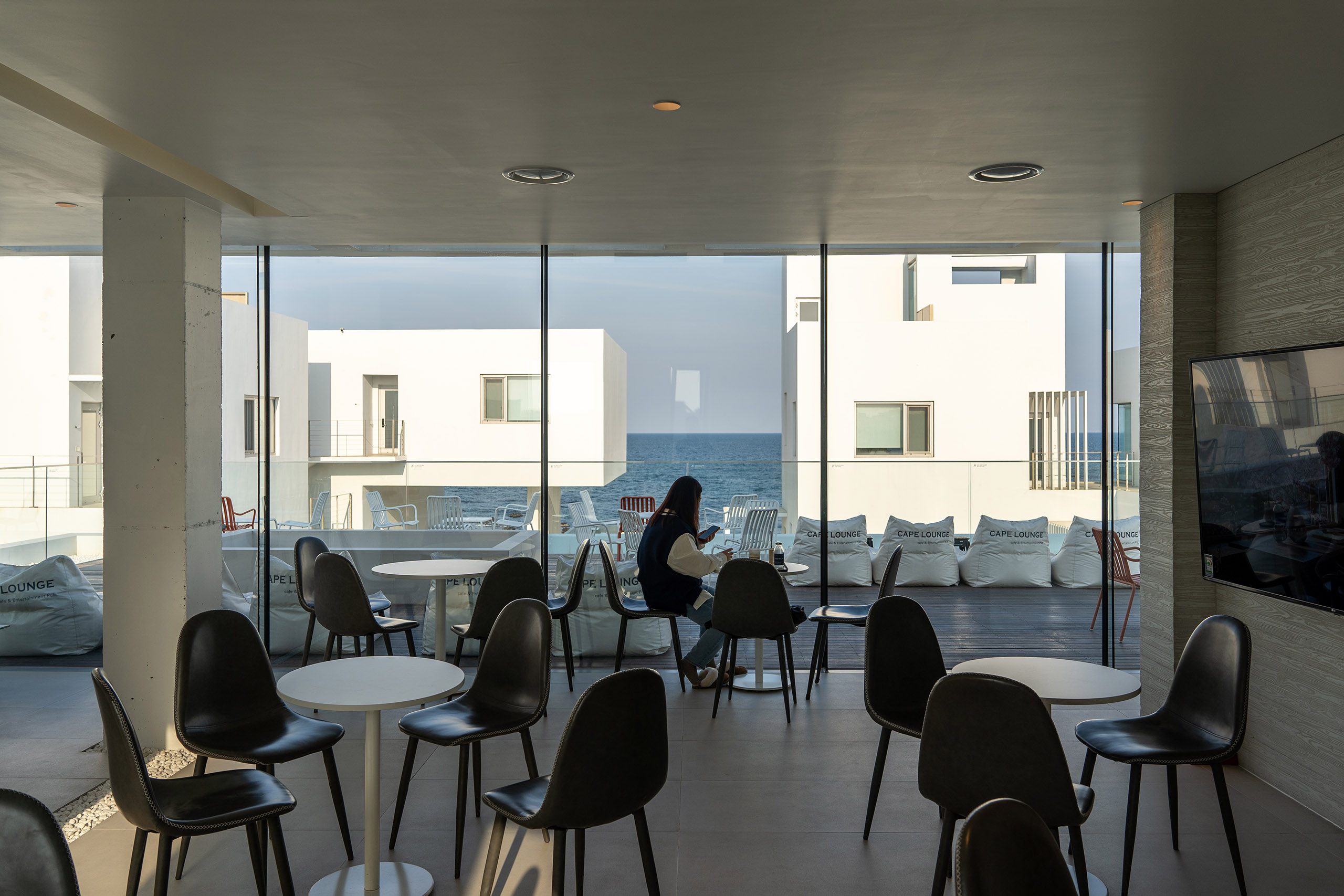 카페 케이프라운지 2층