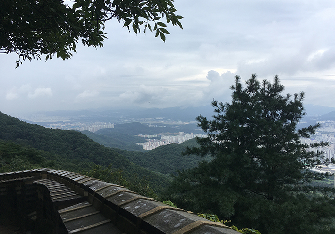성곽-너머-산2