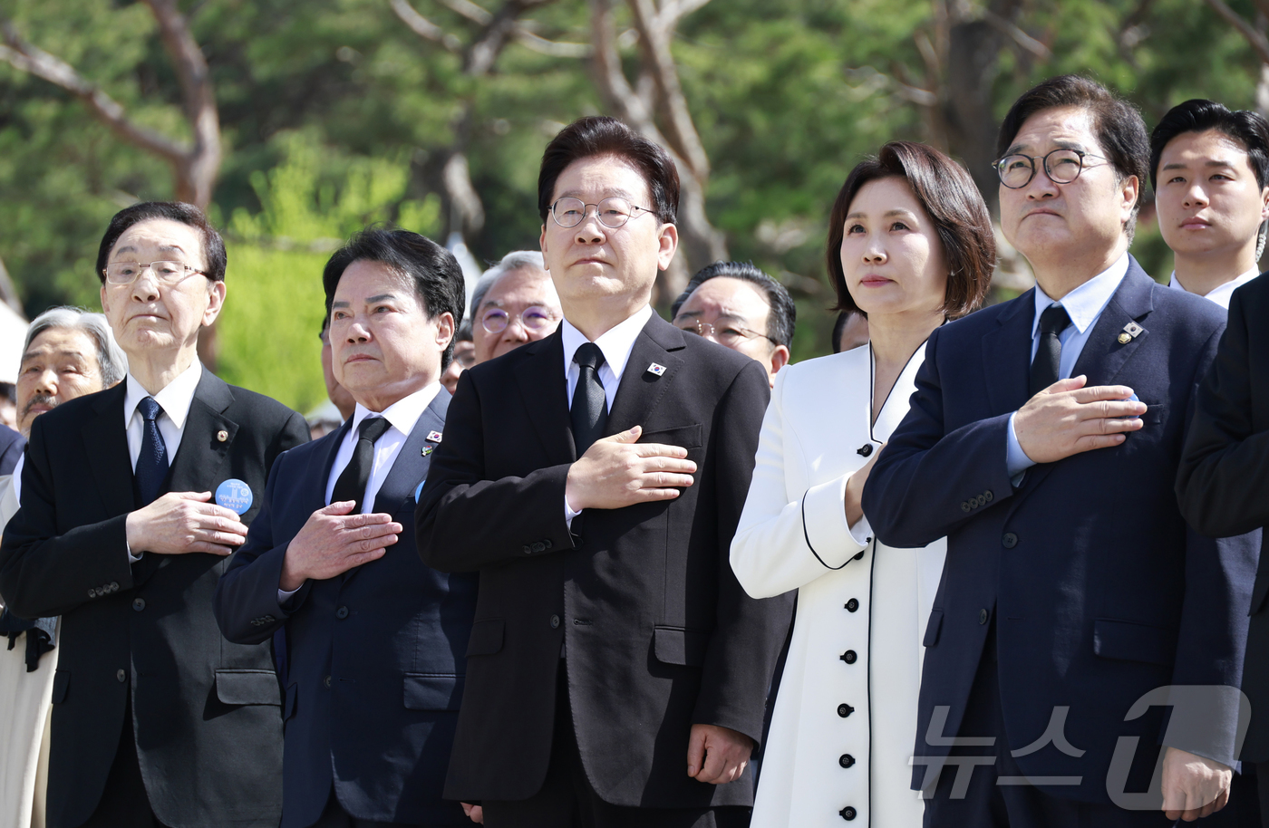 이재명 대통령 4&middot;19 혁명 기념식 참석, 김혜경 여사 동행 및 70명 유공자 포상 (인도&middot;베트남 순방 출국)