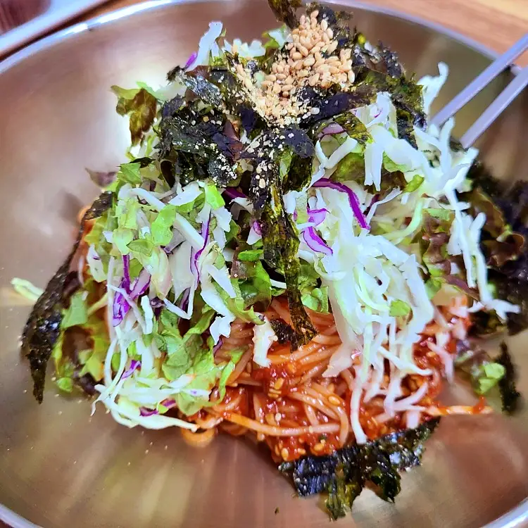 제209회 놀라운토요일 놀토 헤이즈 & 청하 가오리회 비빔국수 맛있는 국숫집 부산 구포시장 추천 맛집 소개