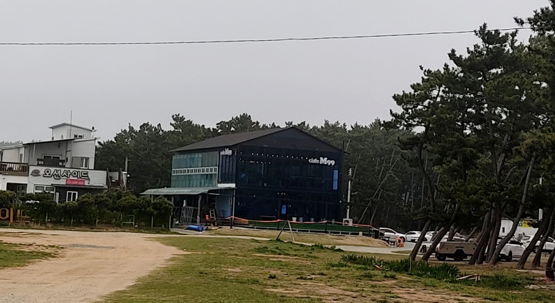 캠핑장과 가까이 붙어있던 cafe M99