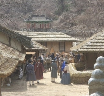 왕과사는남자 포스터 세트장