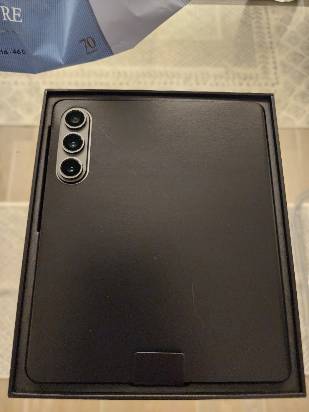 Z폴드5 본품 박스 개봉 후 본품 사진