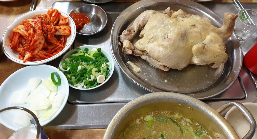 을지로와 충무로 사이, 사랑방칼국수는 왜 오래도록 사랑받을까?