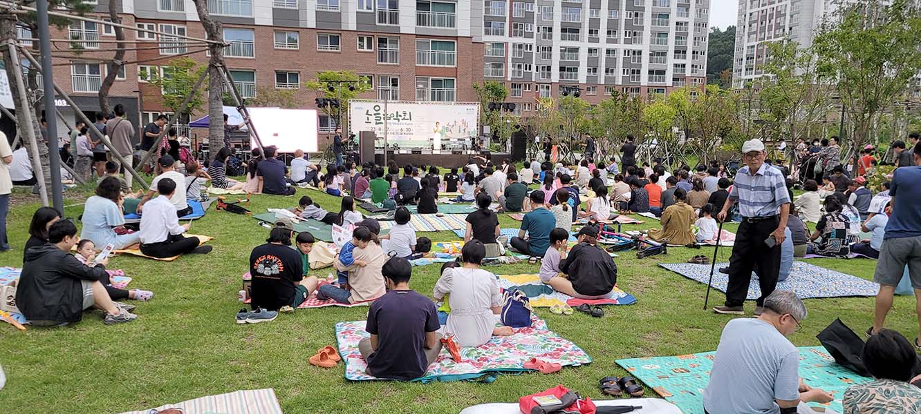 공연이 지역 문화에 미치는 영향으로 살펴보는 공동체와 예술의 상생 구조