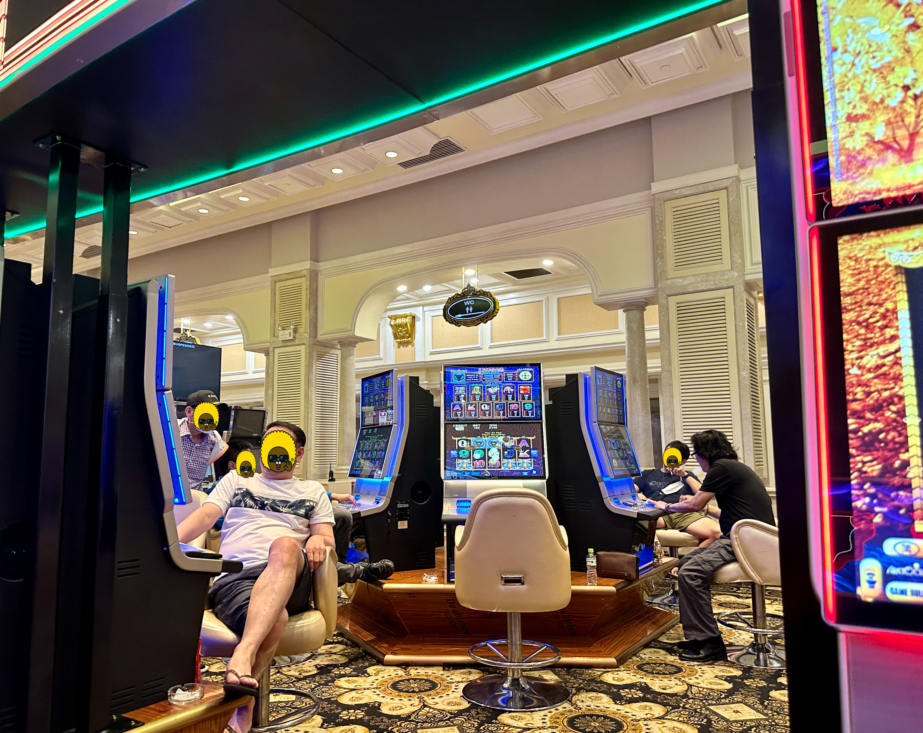 다낭 카지노 크라운 게임하는 사람들