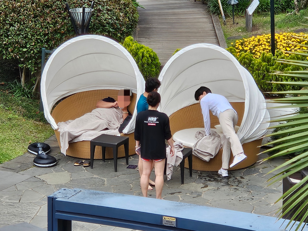 제주 신라호텔 패밀리풀 썬베드