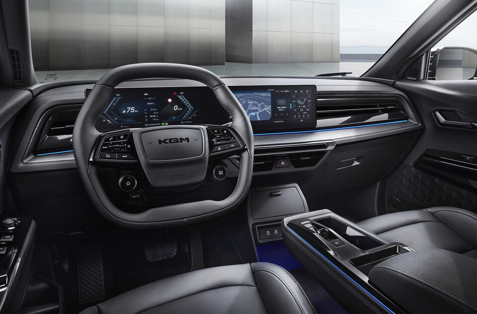 액티안 하이브리드 실내모습