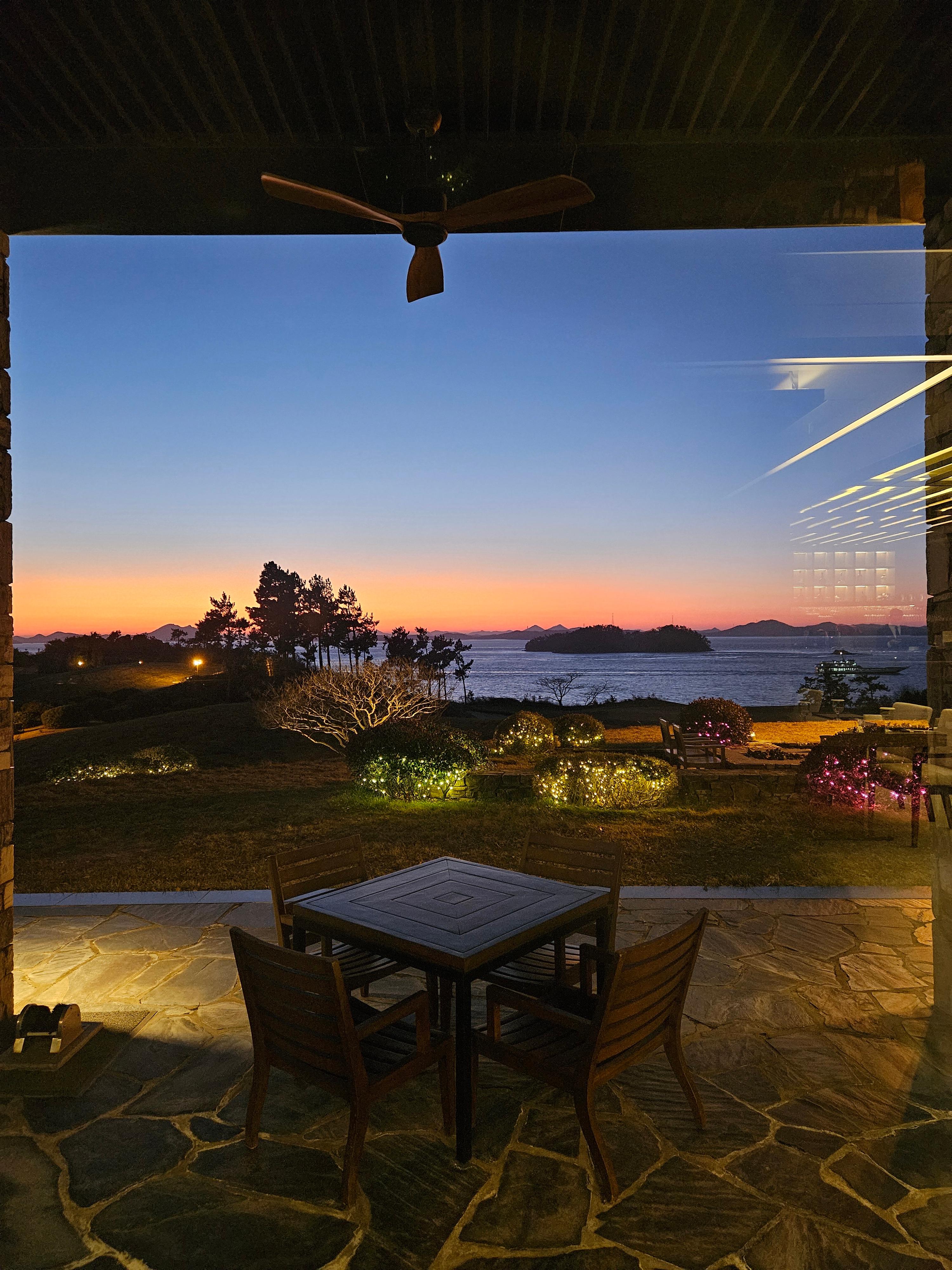 클럽하우스에서 석양을