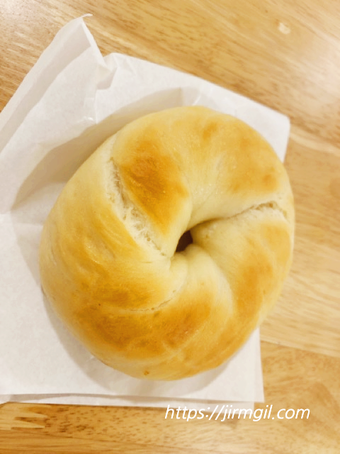 노릇노릇_잘_익은_런던_베이글_뮤지엄의_플레인_베이글