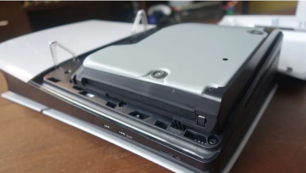 PS5 내부의 디스크 드라이브