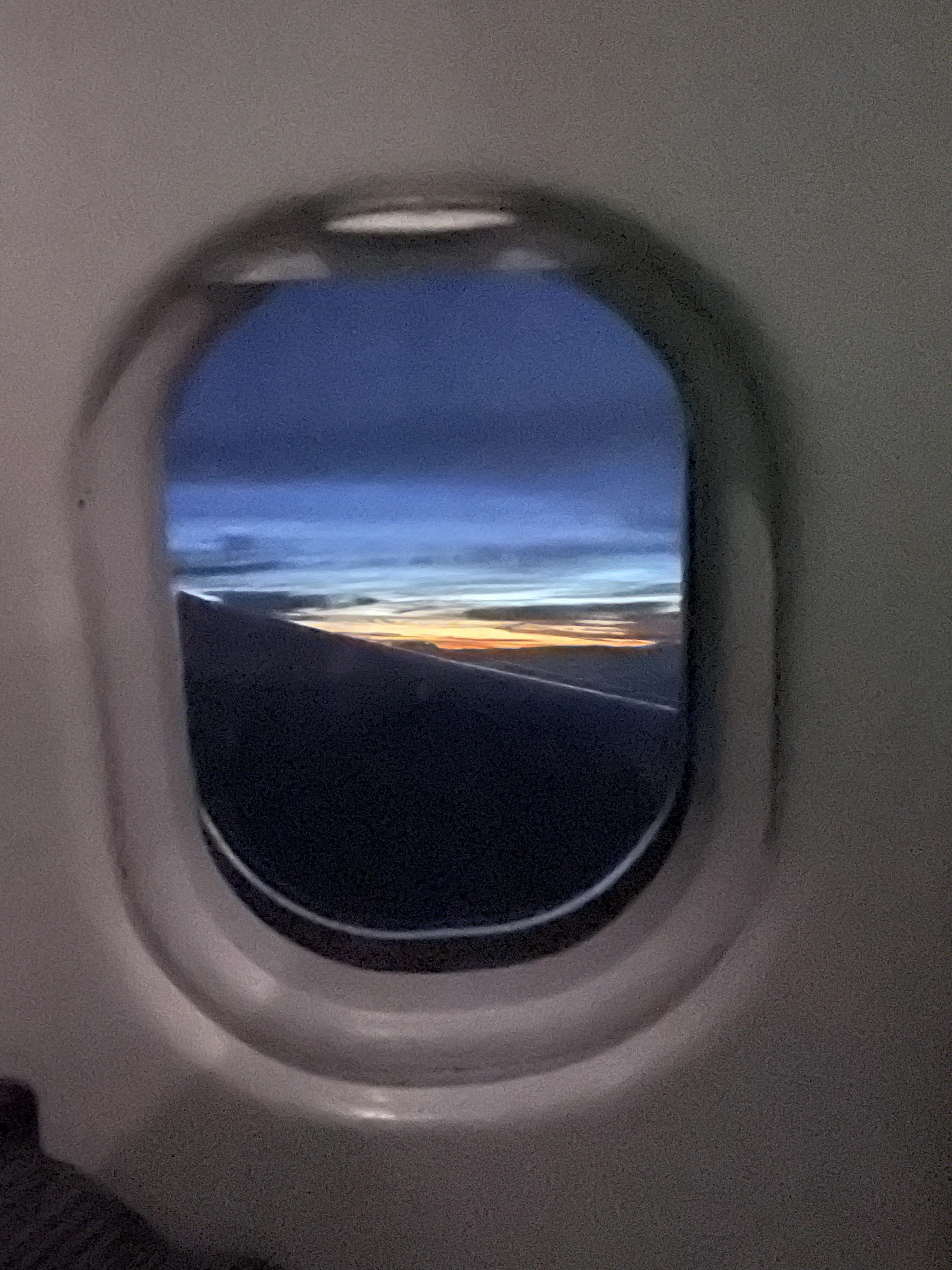 비행기에서 본 일출