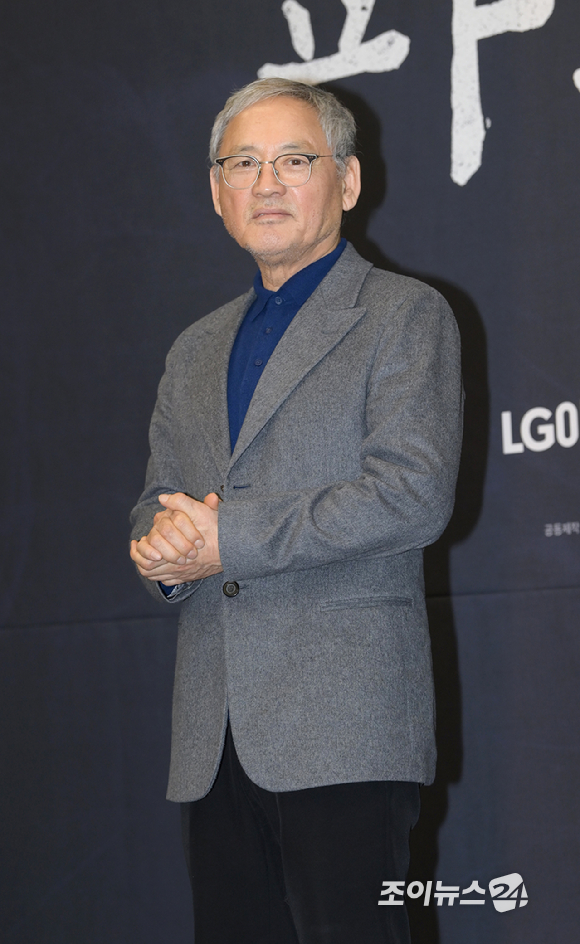 배우 유인촌이 21일 오후 서울 강서구 LG아트센터 서울에서 진행된 연극 &#39;파우스트&#39; 제작발표회에 참석하고 있다. [사진=정소희 기자]