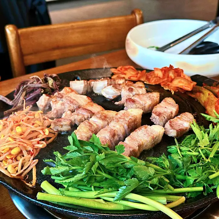 발산 마곡 맛집 솥뚜껑 한돈 김치찜