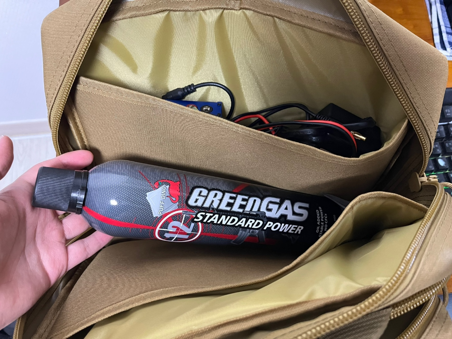 충전가스&amp;#44; 전동건 충전기 수납 가능