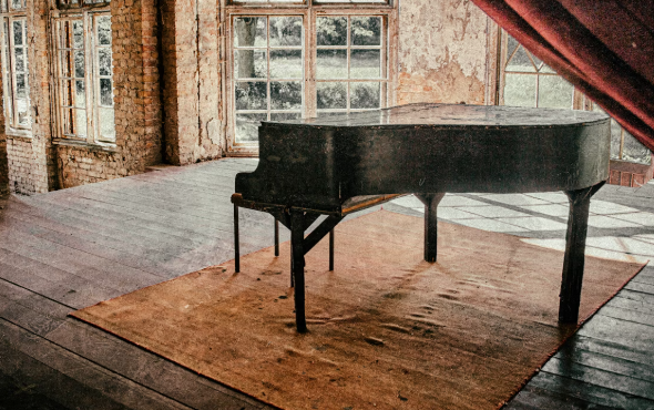 오래된 피아노 사진