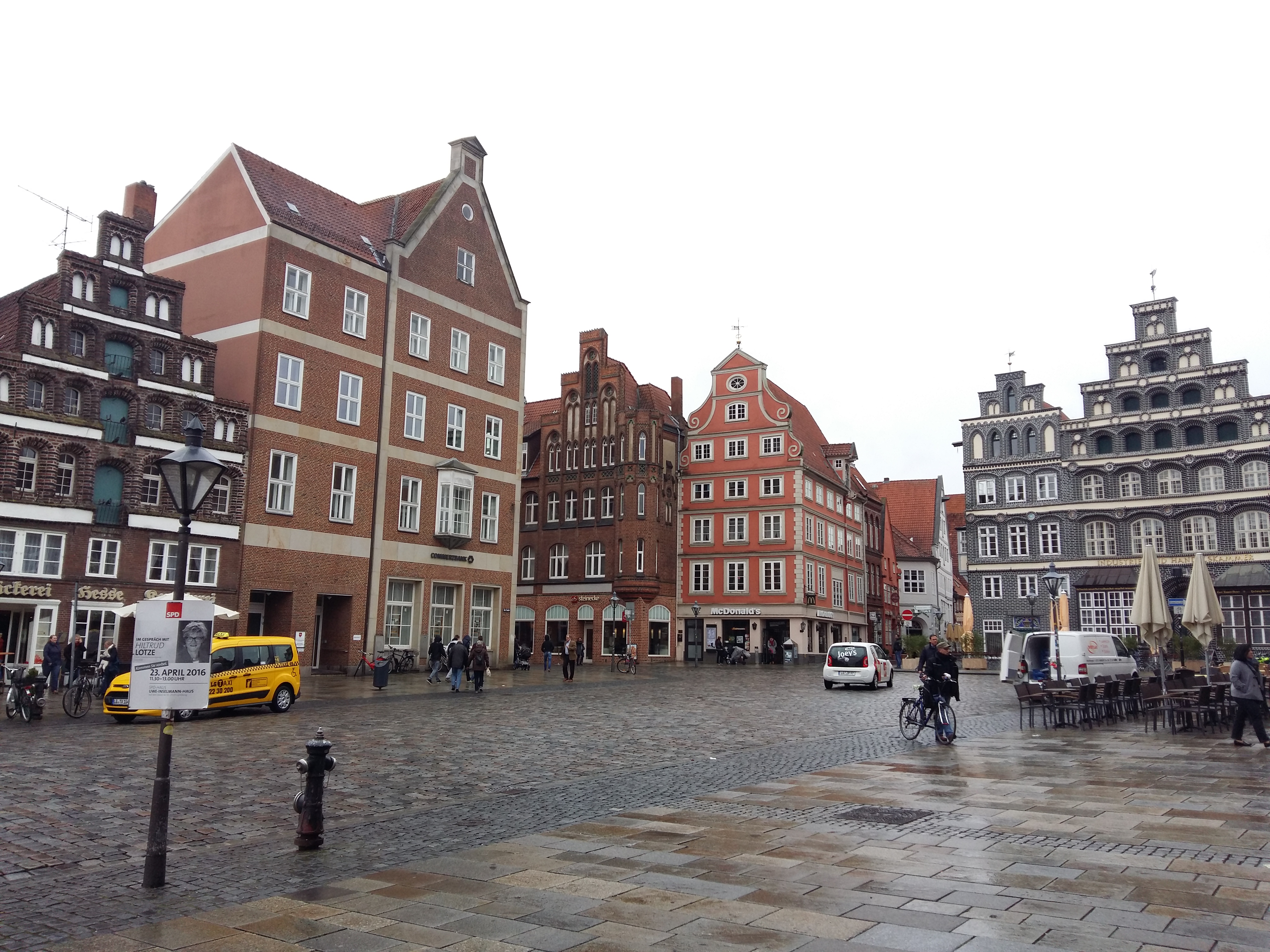 독일 뤼네부르크 도심 속 건물