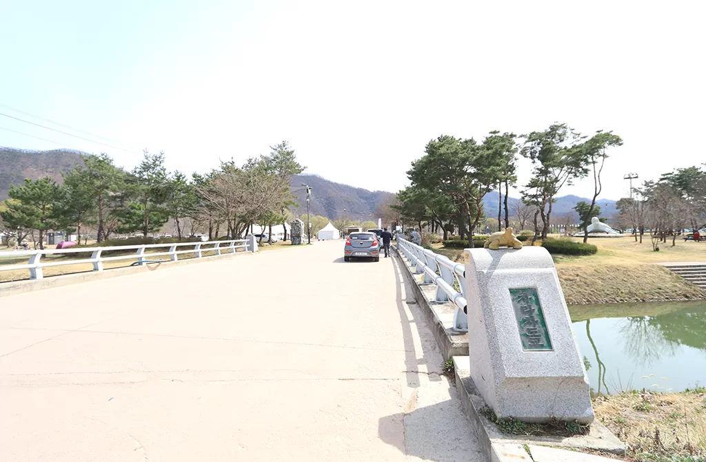 가평올레길 1코스 초입 자라섬 입구 자라차도교 사진.