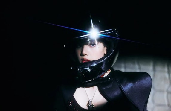 리사 의상 브랜드 총정리: 어디서 구매할 수 있을까?