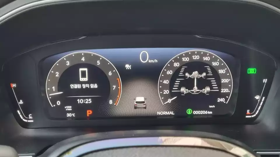 혼다 파일럿의 클래식 타입 계기판 화면입니다.