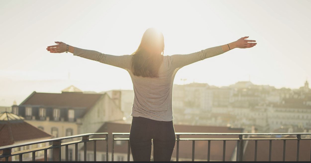 머리카락이 빠지는 꿈 해몽 (2025년 최신 해석)