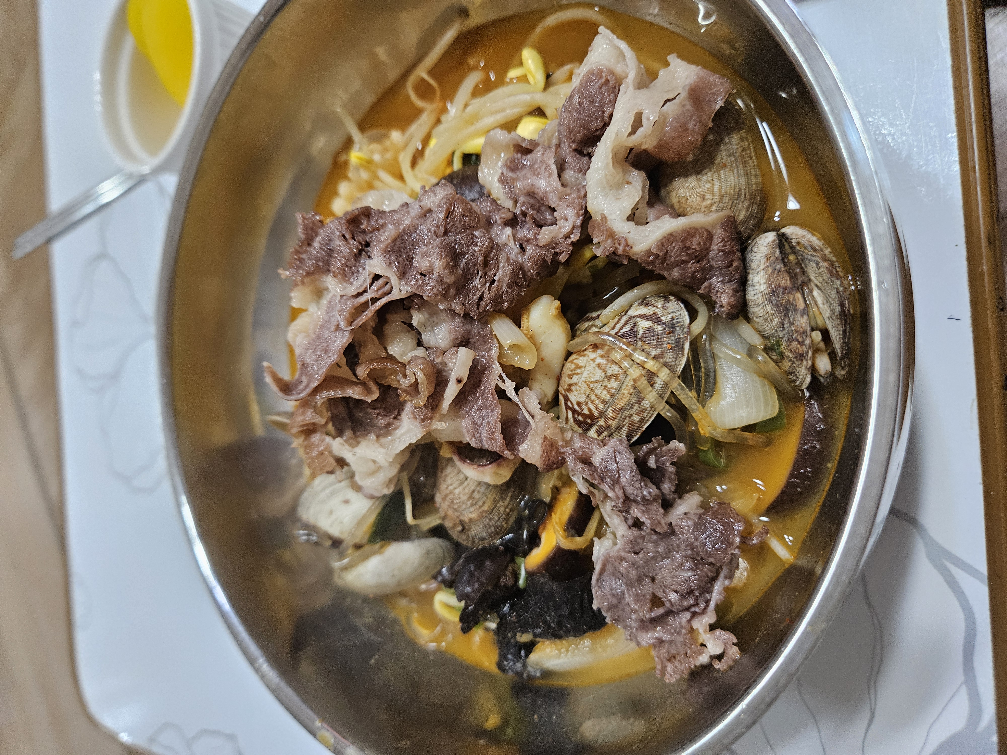 남편이 직접 요리한 우삼겹 바지락 짬뽕과 가족 저녁 식사