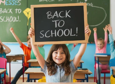 2025학년 취학통지서 인터넷 발급 방법과 관련하여 초등학교에서 수업 중인 아동의 사진