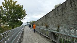  뤼 트레조르 예술 거리 &amp;#44; 성벽 따라 걷기 + 시타델 요새 사진